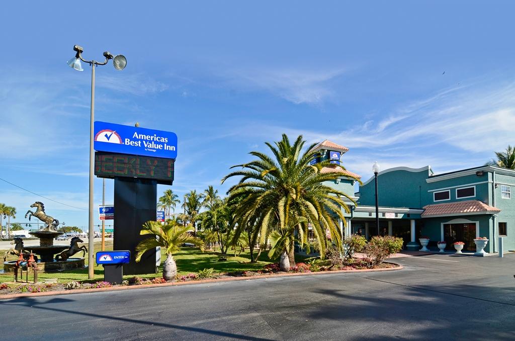 Americas Best Value Inn Fort Myers Exterior photo