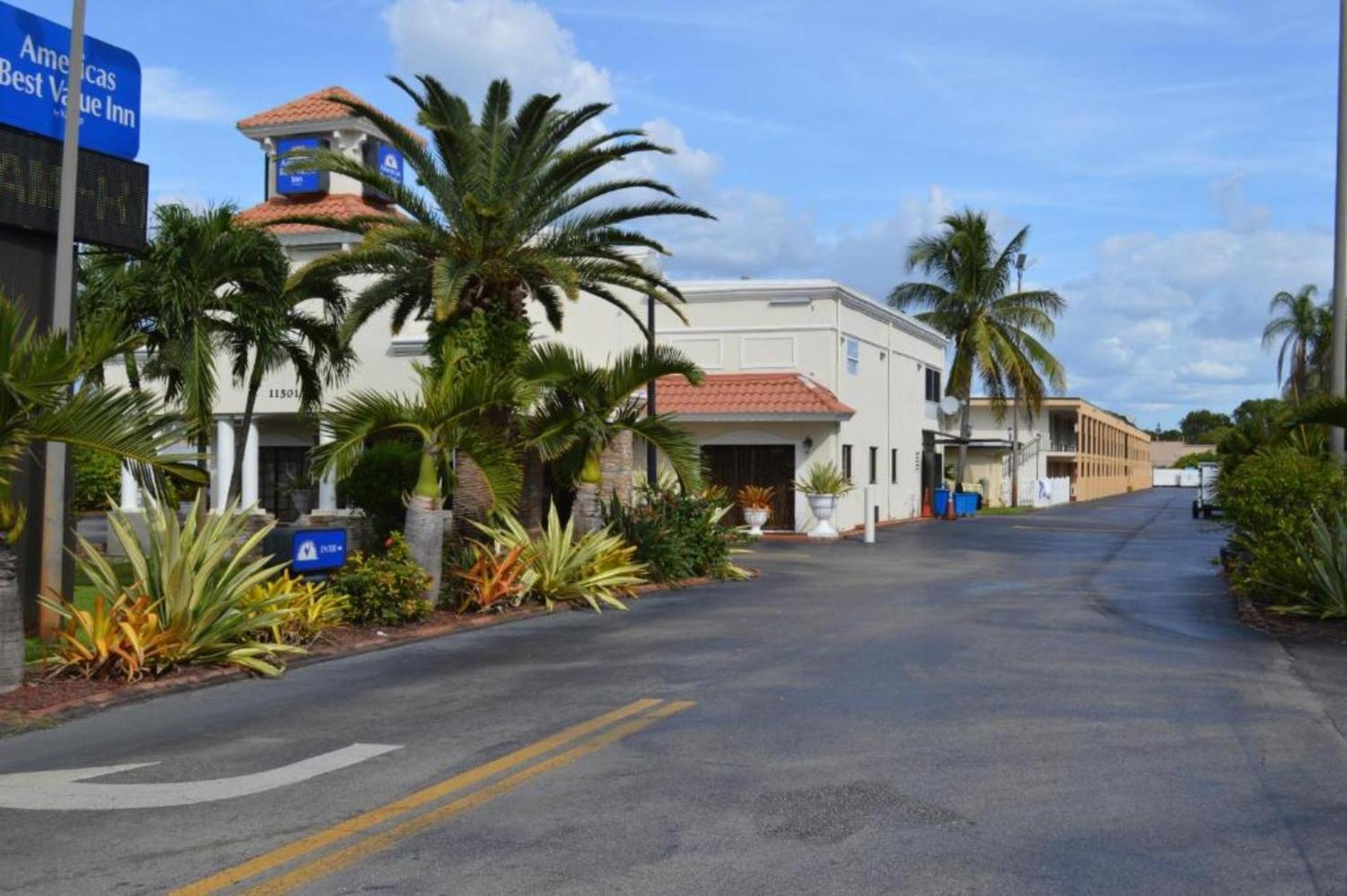 Americas Best Value Inn Fort Myers Exterior photo